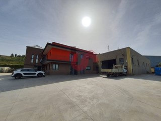 Capannone in Vendita a Benevento, 850'000&euro;, 1140 m²
