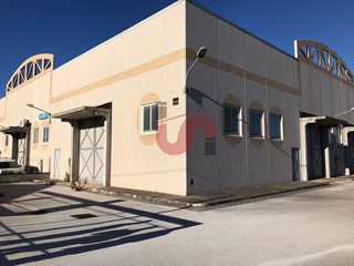 Capannone in Vendita a Benevento, 379'000&euro;, 650 m²