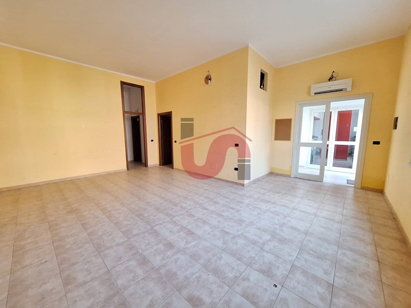 Immobile commerciale in Vendita a Benevento, 65'000&euro;, 65 m²