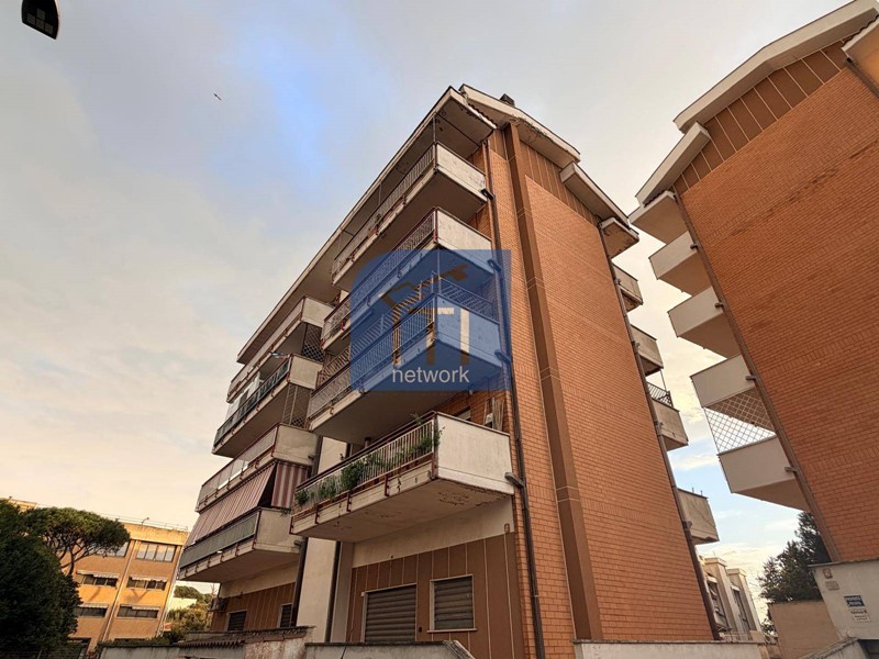 Bilocale in Vendita a Pomezia, 105'000&euro;, 50 m²