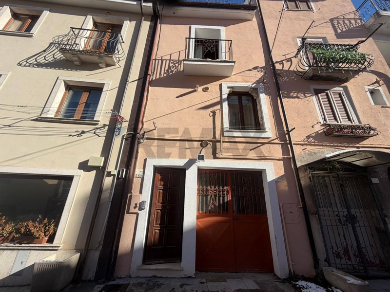 Quadrilocale in Vendita a Castel di Sangro, 240'000&euro;, 70 m²