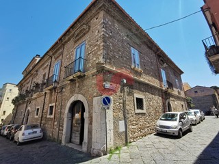 Immobile commerciale in Vendita a Benevento, 158'000&euro;, 150 m²