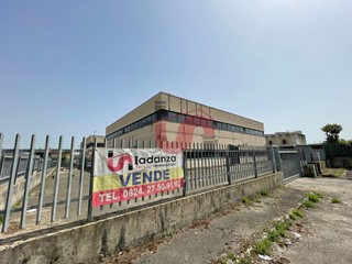 Capannone in Vendita a Benevento, 390'000&euro;, 846 m²