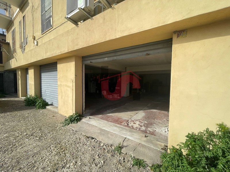 Magazzino in Vendita a Benevento, 135'000&euro;, 170 m², con Box