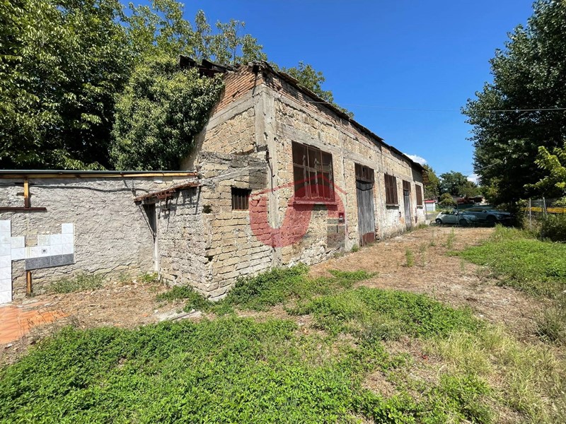 Magazzino in Vendita a Benevento, 75'000&euro;, 161 m²
