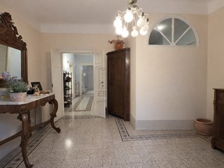 Appartamento in Vendita a Lucca, zona Centro storico, 650'000&euro;, 200 m²