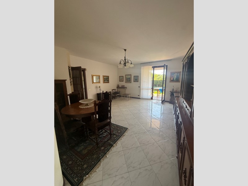 Villetta a schiera in Affitto a Pombia, 1'200&euro;, , con Box