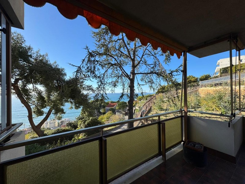 Trilocale in Vendita a Sanremo, zona Poggio, 170'000&euro;, 60 m², arredato, con Box