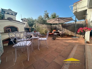 Casa Indipendente in Vendita a Massa, 270'000&euro;, 140 m²