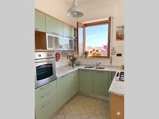 Trilocale in Affitto a Camaiore, zona Lido di Camaiore, 1'500&euro;, 70 m², arredato