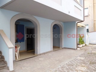 Bilocale in Vendita a Cecina, 120'000&euro;, 50 m², con Box