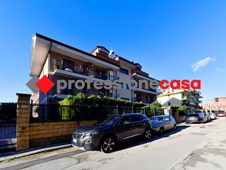 Attico in Vendita a San Nicola la Strada, 145'000&euro;, 80 m², con Box