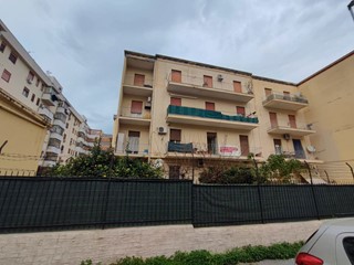 Appartamento in Vendita a Palermo, 130'000&euro;, 140 m²