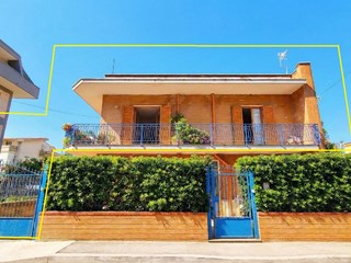 Quadrilocale in Vendita a Mondragone, zona Via Fiume, 110'000&euro;, 130 m²