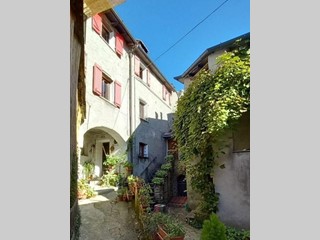 Quadrilocale in Vendita a Stazzema, zona Levigliani, 28'785&euro;, 191 m²