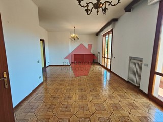 Quadrilocale in Vendita a Empoli, 220'000&euro;, 95 m², con Box