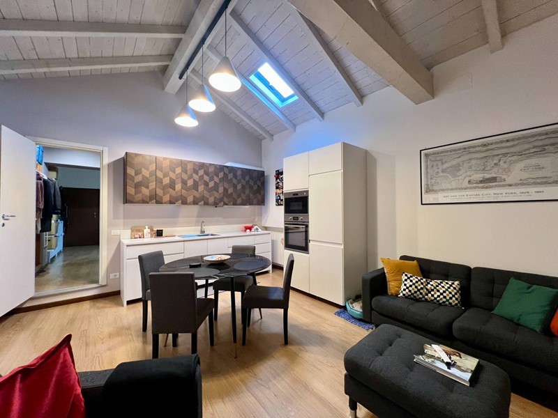 Bilocale in Vendita a Varese, 168'000&euro;, 80 m²