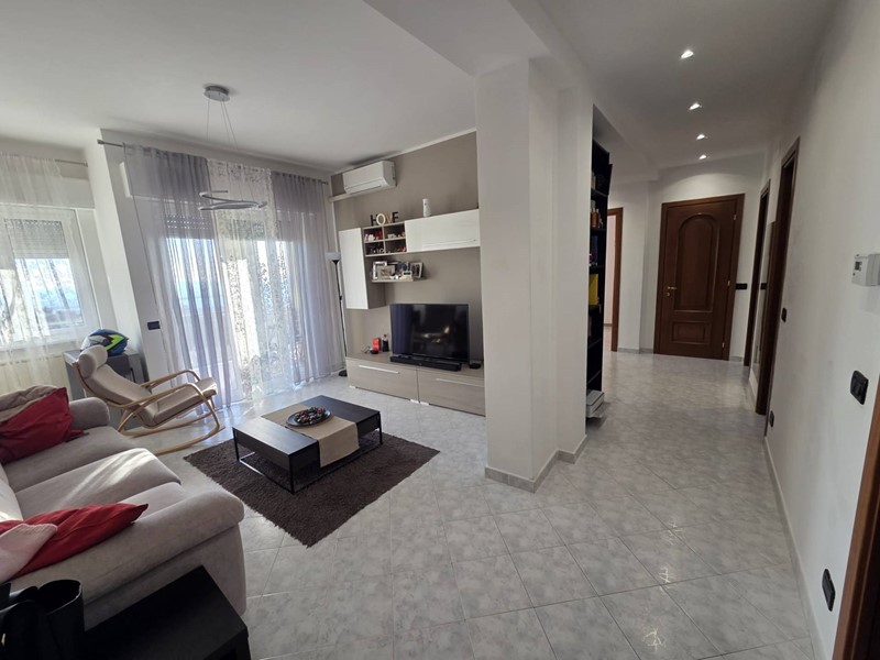 Appartamento in Vendita a Genova, 119'000&euro;, 90 m²