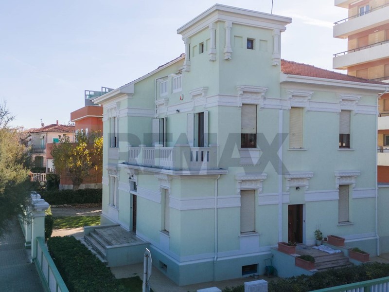 Casa Semi Indipendente in Vendita a Senigallia, 800'000&euro;, 200 m²