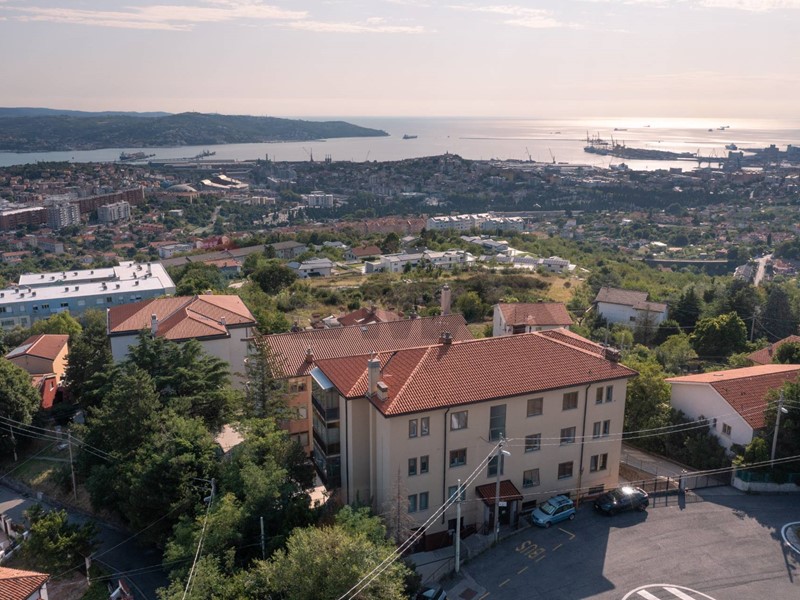 Trilocale in Vendita a Trieste, 210'000&euro;, 99 m², con Box
