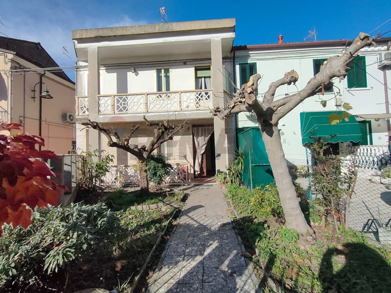 Casa Semi Indipendente in Vendita a Copparo, 73'000&euro;, 200 m²