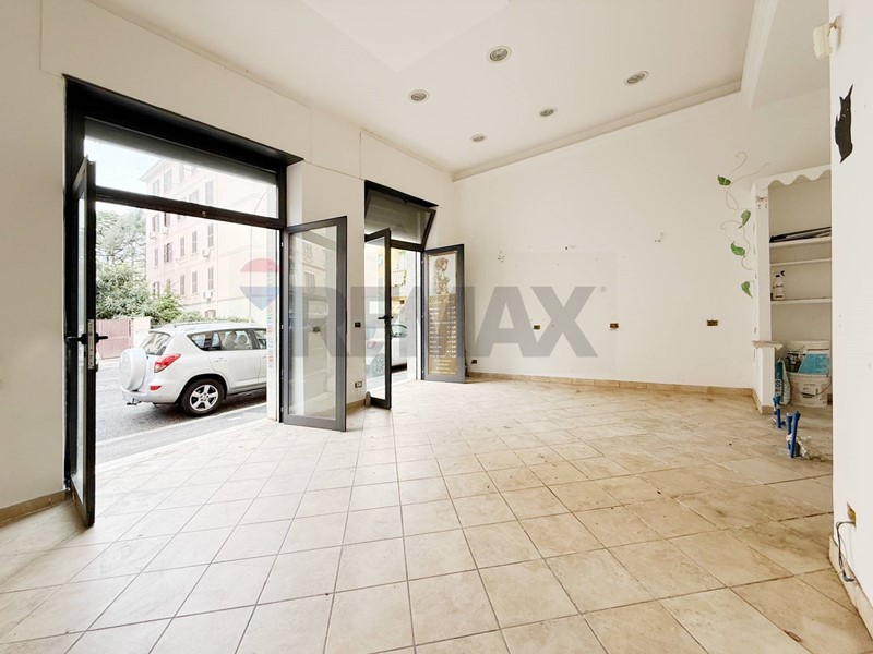 Negozio in Vendita a Roma, 80'000&euro;, 39 m²