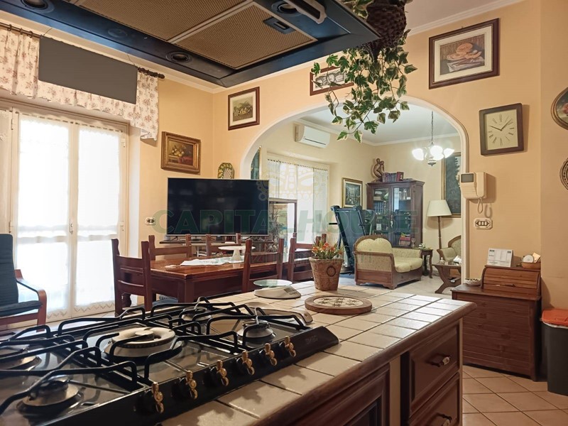 Quadrilocale in Vendita a Caserta, 215'000&euro;, 125 m²