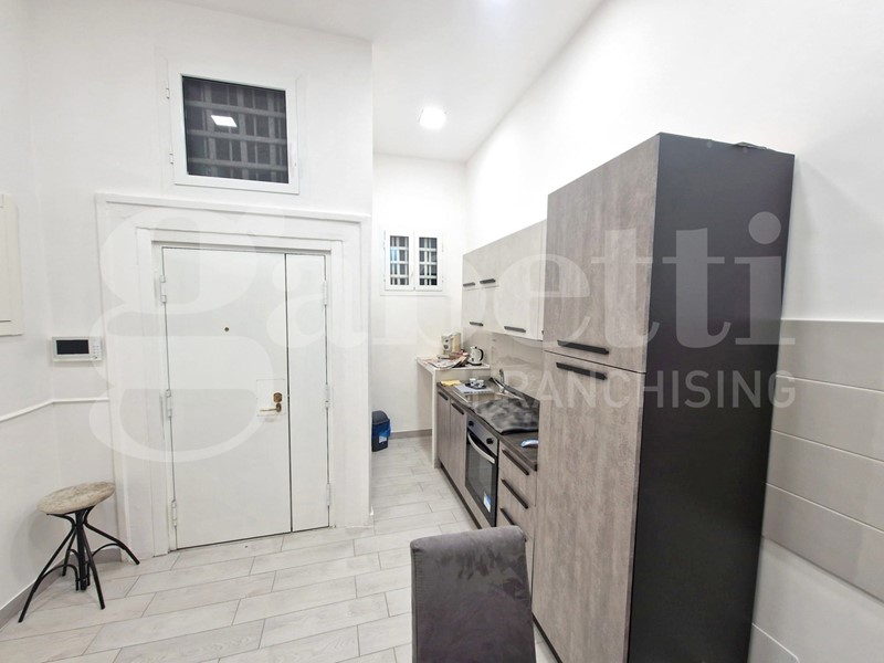 Bilocale in Affitto a Napoli, 1'200&euro;, 65 m², arredato