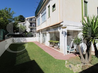 Villa in Vendita a Viagrande, 385'000&euro;, 460 m², con Box