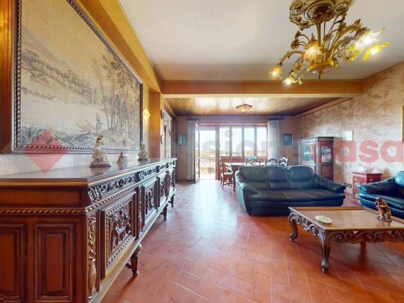 Trilocale in Vendita a Roma, 198'000&euro;, 136 m², arredato