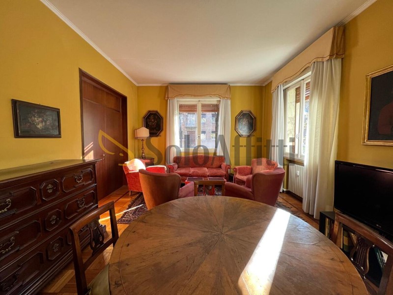 Appartamento in Affitto a Modena, 1'600&euro;, 200 m²