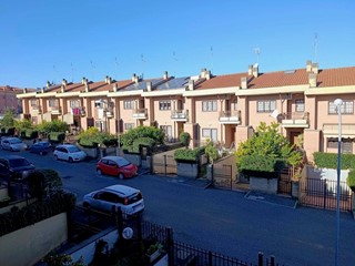 Casa Indipendente in Vendita a Roma, zona Casilina, 298'000&euro;, 138 m², con Box