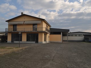 Capannone in Vendita a Sala Baganza, 592 m²