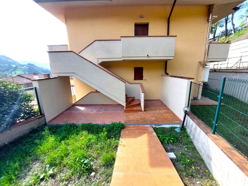 Quadrilocale in Vendita a Vernio, zona Mercatale, 100 m², con Box