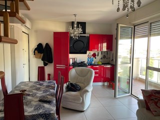 Trilocale in Vendita a Rimini, zona Viale Gabriele d'Annunzio,21, 390'000&euro;, 112 m², arredato