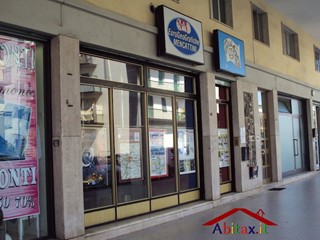 Negozio in Vendita a Arezzo, 189'000&euro;, 270 m²