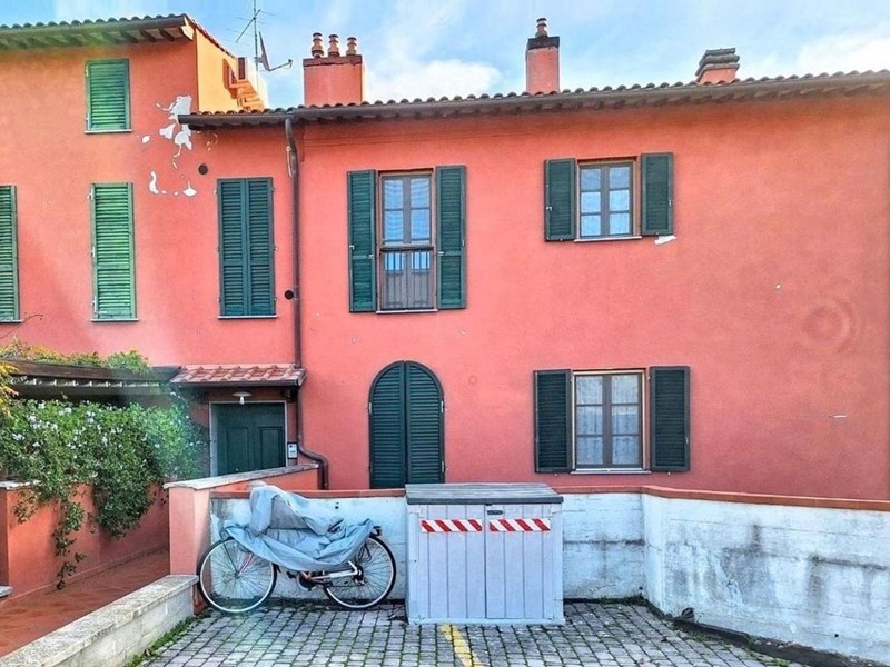 Quadrilocale in Vendita a Pisa, zona Riglione Oratoio, 109'500&euro;, 104 m², con Box