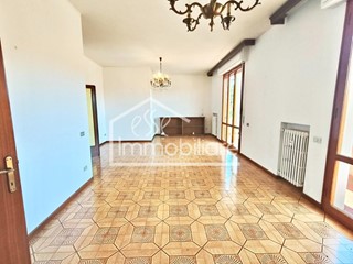 Quadrilocale in Vendita a Empoli, 220'000&euro;, 95 m², con Box