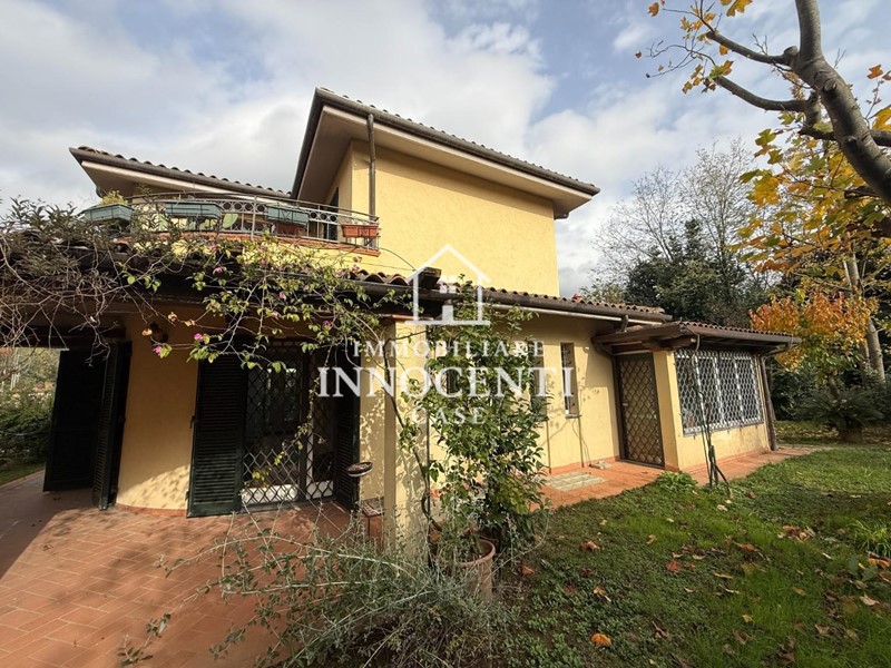 Casa Indipendente in Vendita a Massa, zona Romagnano, 690'000&euro;, 150 m²