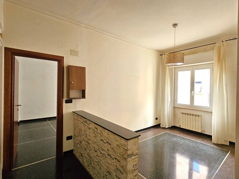 Appartamento in Vendita a Genova, 95'000&euro;, 65 m²