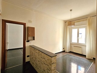 Appartamento in Vendita a Genova, 95'000&euro;, 65 m²
