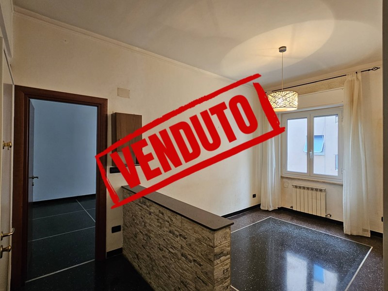 Appartamento in Vendita a Genova, 95'000&euro;, 65 m²