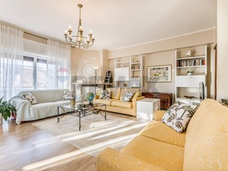 Quadrilocale in Vendita a Roma, 369'000&euro;, 150 m²