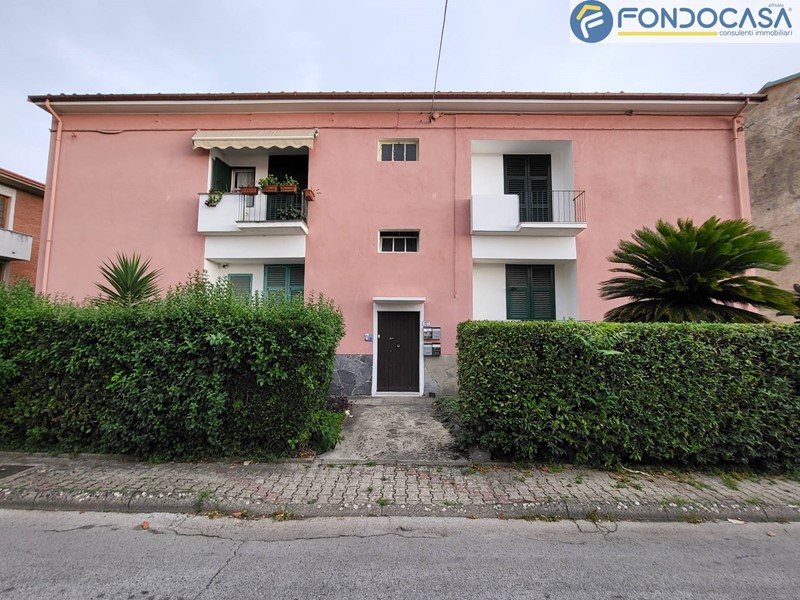 Trilocale in Vendita a Seravezza, 210'000&euro;, 80 m²