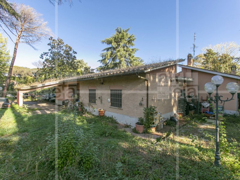 Villa in Vendita a Roma, 195'000&euro;, 174 m²