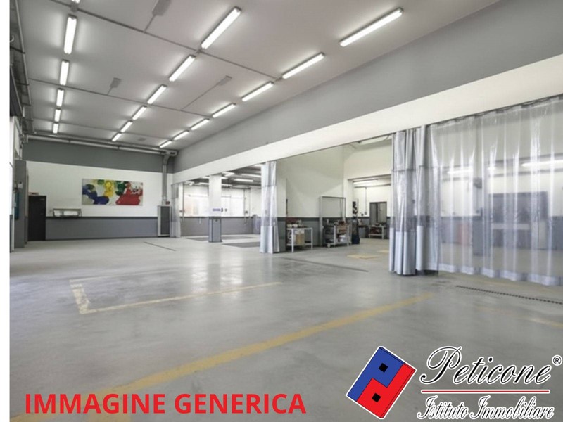 Capannone in Vendita a Roma, 350'000&euro;, 560 m²
