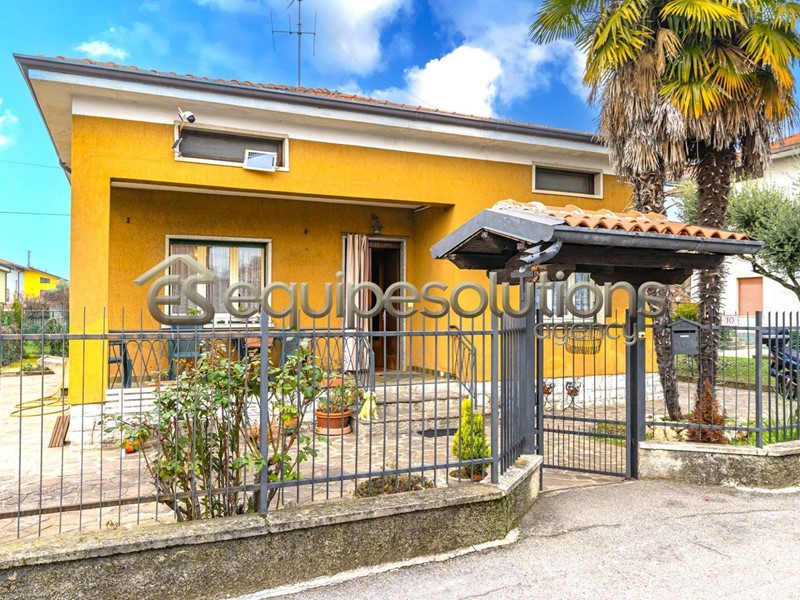 Casa Indipendente in Vendita a Gorlago, 219'000&euro;, 120 m²