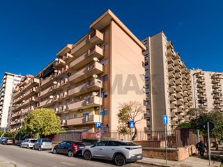 Quadrilocale in Vendita a Palermo, 270'000&euro;, 146 m²