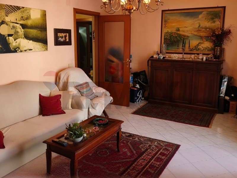 Appartamento in Vendita a Fiumefreddo di Sicilia, 105'000&euro;, 116 m²