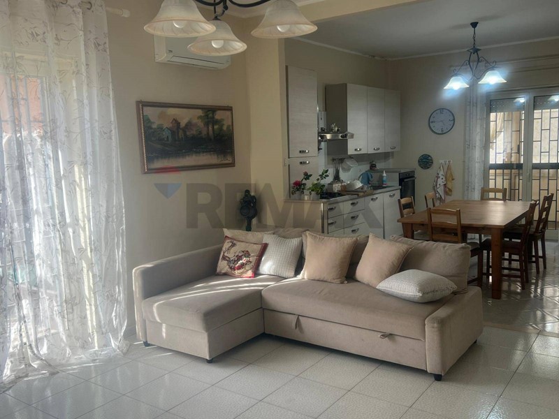 Appartamento in Vendita a Aci Catena, 105'000&euro;, 98 m²